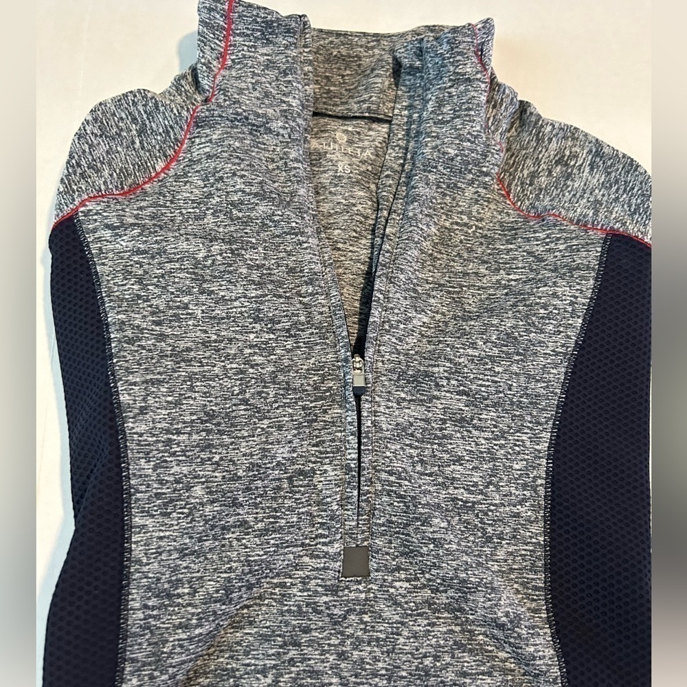 Athleta active1/2 zipper long sleeve‎ pull over top navy,gray, red. Size XS. G13 - Picture 8 of 8